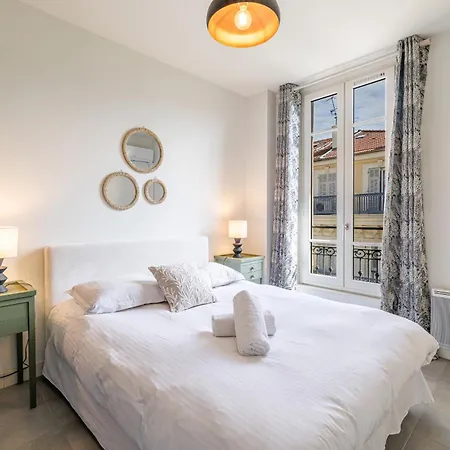 Charming 1 Bdr In The Center شقة